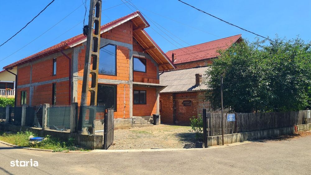 Casă de vânzare în comuna Valea Iașului, sat Mustățești, județ Argeș.