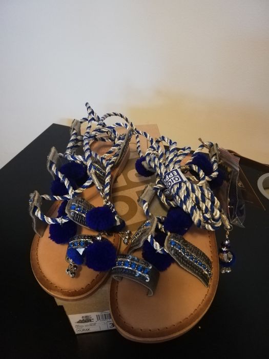 Sandale noi din piele, marime 37, 150lei