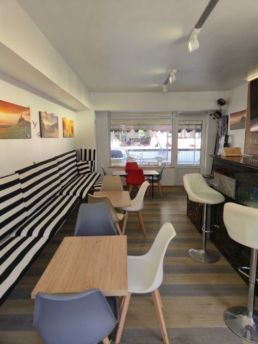 Mobilier complet pentru bar / cafenea – Stare excelentă!