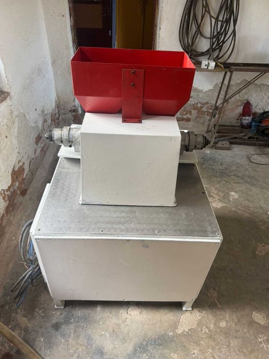 Presa de ulei la rece cu 2 capete si selector de seminte STIMEL