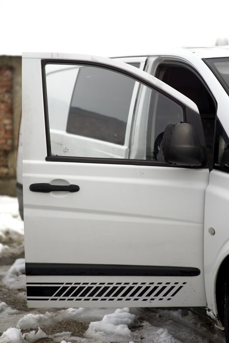 Dezmembrez Mercedes Vito Viano W639 bara capota aripa usa haion motor
