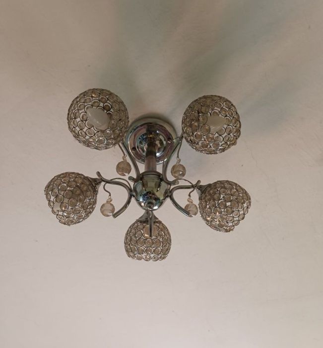 Люстры для разных комнат.