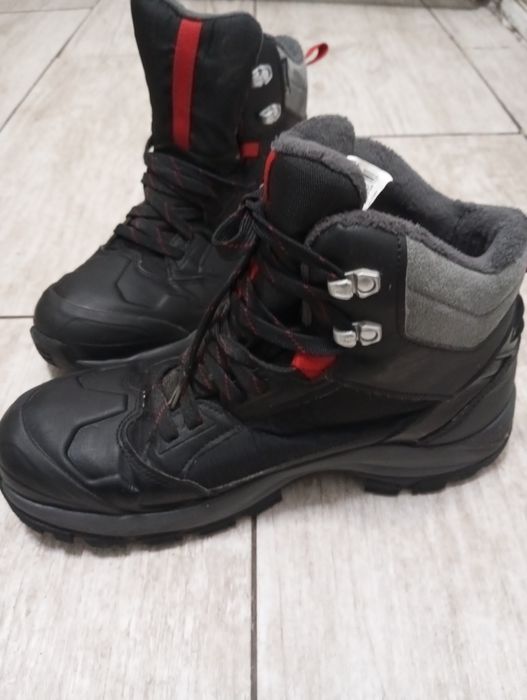 Продавам зимни обувки Quechua закупени от Декатлон .