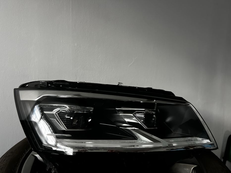 VW  десен фар за Volkswagen T6 2023г