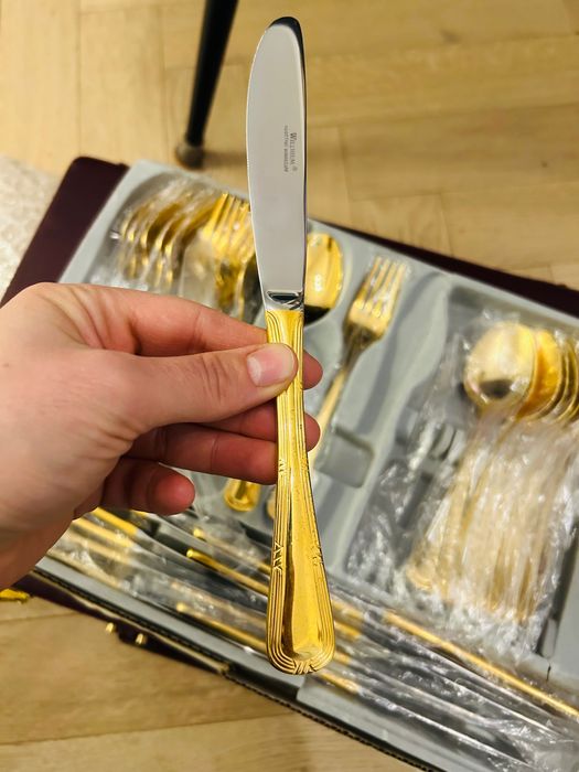 Set tacâmuri( linguri, furculițe, cuțite, tacâmuri pt servit) pt 12 persoane