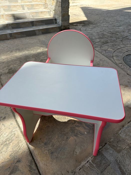 Детско столче и масичка за момиче