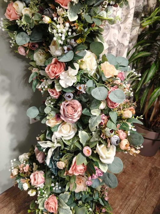 Голяма аранжировка изкуствени цветя