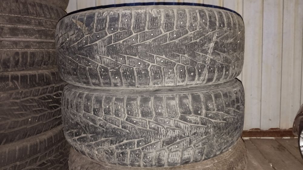 Продам Две  Комплекта Шины