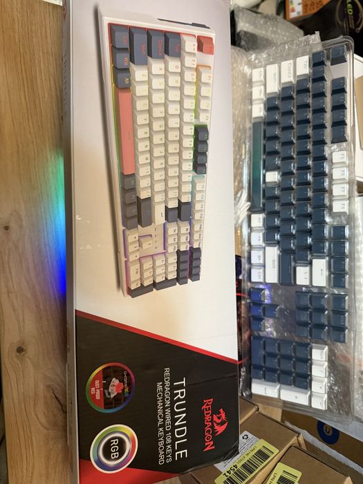 Tastatura mecanica Redragon Trundle K668 RGB Hot Swap 108 Taste USB-C Open Box Gaming Iluminare RGB White Grey Red Switch