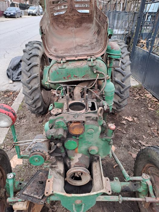 Трактор и ДТ 14 и ДТ 20 на части