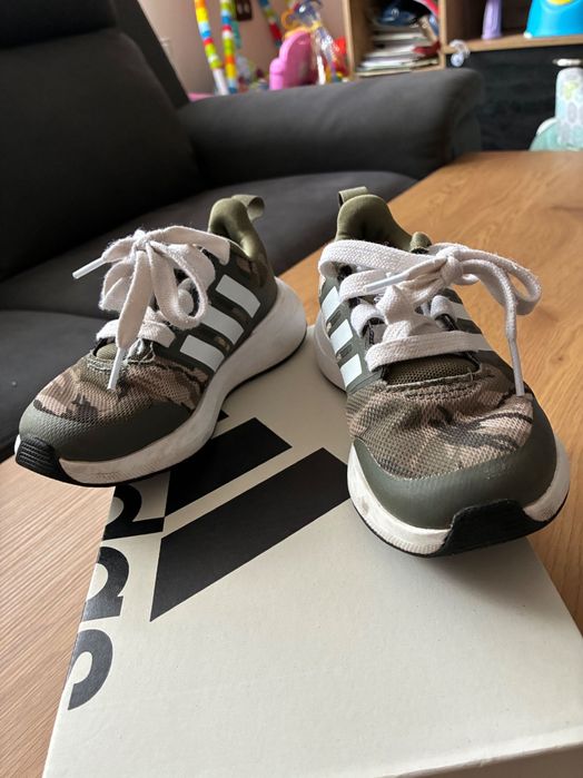 Маратонки за момче adidas