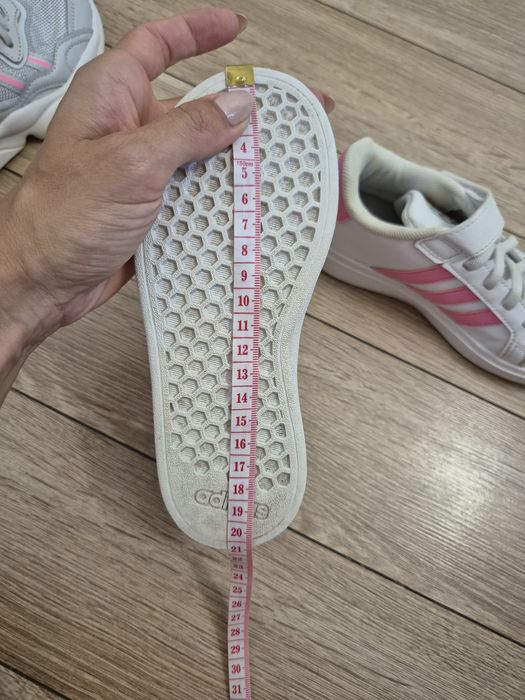 Маратонки за момиче adidas