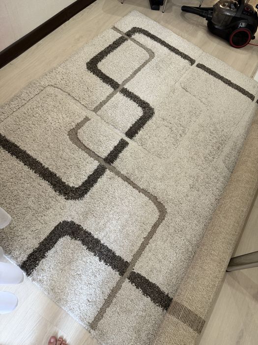 продается ковер светлый и теплый