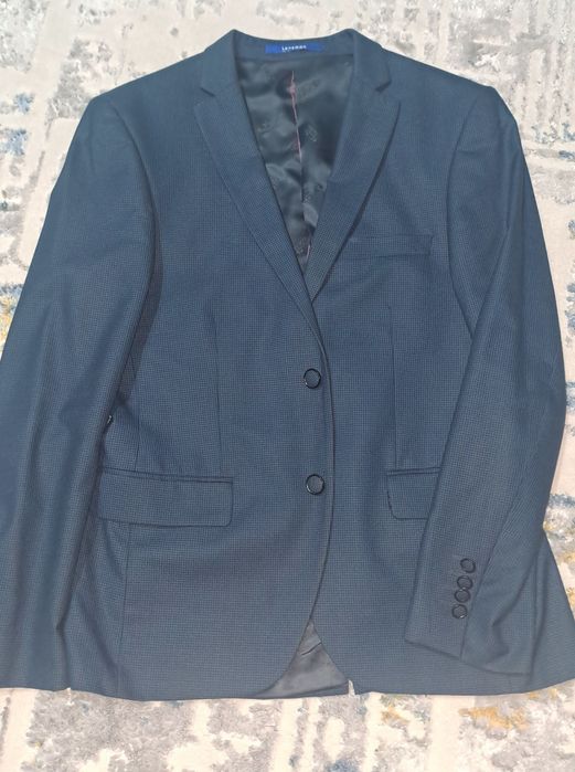 Kastyum shim. 2-3 marta kiyilgan.