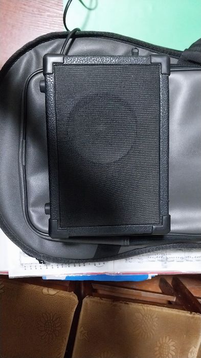 Gitara elektroni