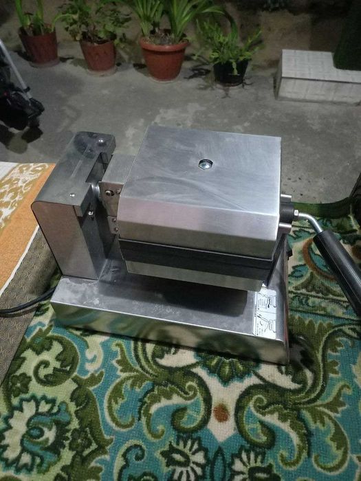 Вафельный электропечь