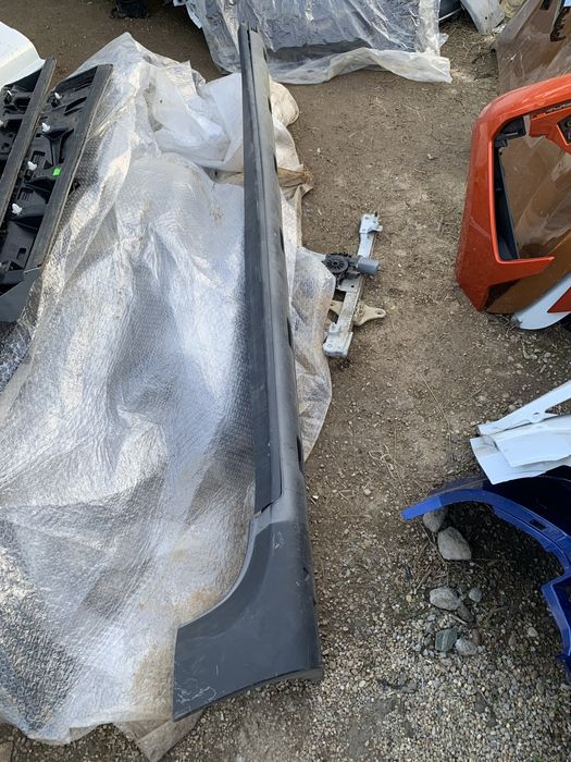 Prag dreapta Dacia duster an 2010/2011/2012/2013/2014/2015/2016/2017