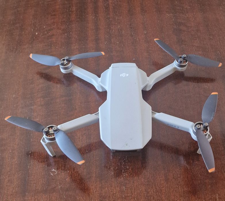 Ofertă dronă  DJI MINI 2 cu 2 acumulatori și ochelari FPV MAGIMASK