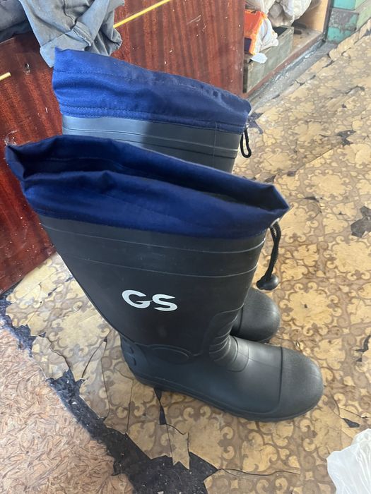 Продам сапоги новые