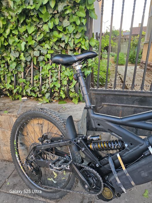 Мощен Custom Downhill E-bike Повечето части са нови!