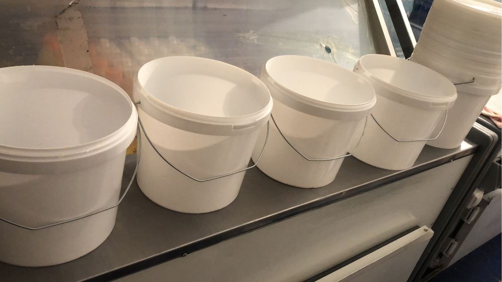 Продам пластиковые ведра 5 л