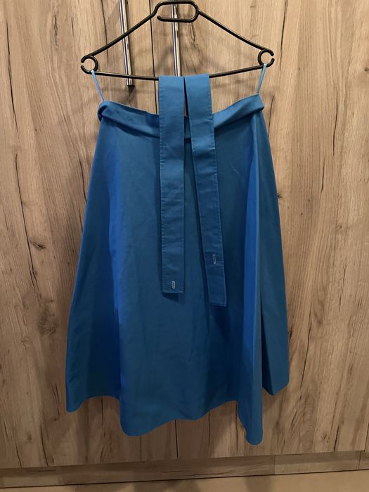 Fusta midi la comanda cu bretele