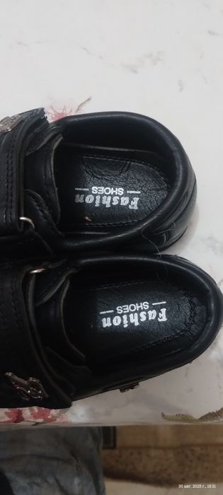 Продаю детские туфли.