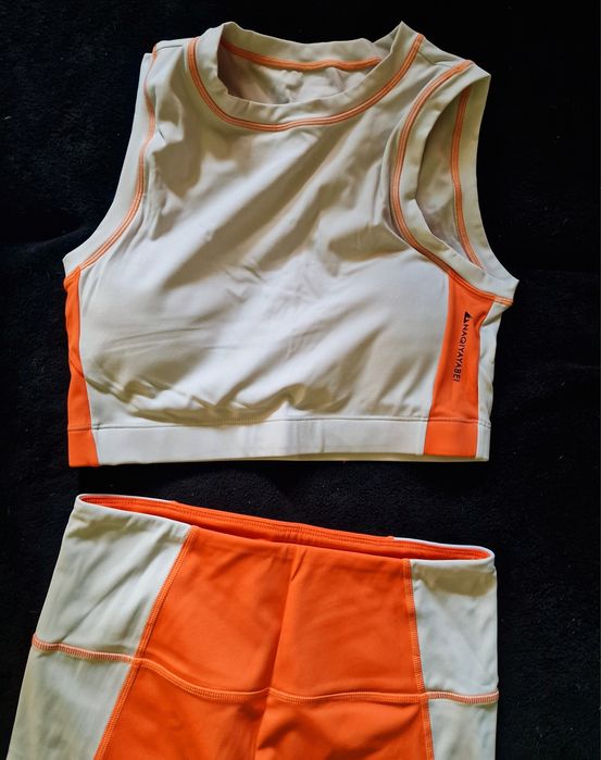 Спортен екип оранжево бежов с подплънки еластична бързосъхнеща материя