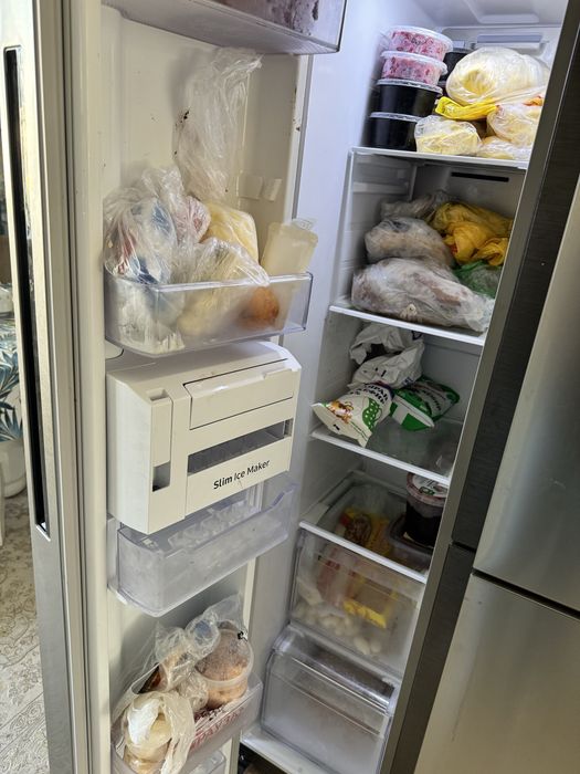 Продадим Side-by-Side холодильник Samsung RS-63R5571SL