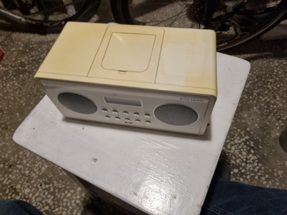 Vand radio stand de  incarcare Iphone