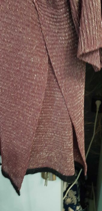 Продавам дамски марков пуловер MAT