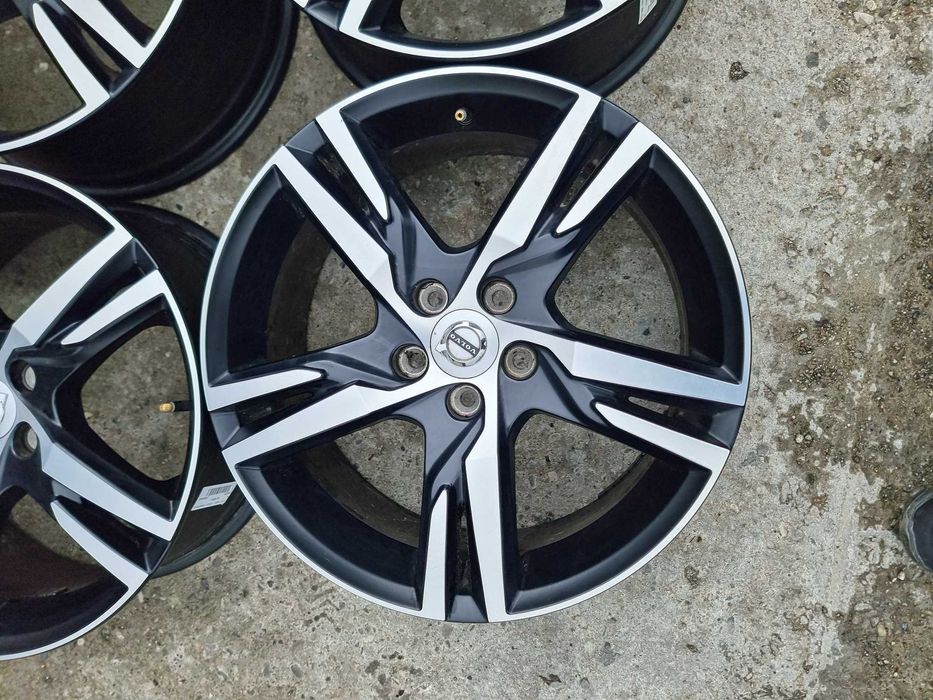 Jante Volvo Xc40 R18 Model 5-Double Spoke Matt Black Diamond Cut