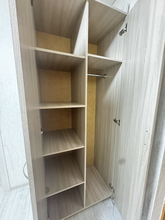 Продам зеркало и шкаф