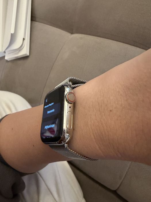 Apple Watch Series 6, GPS + Cellular, Silver Milanese loop