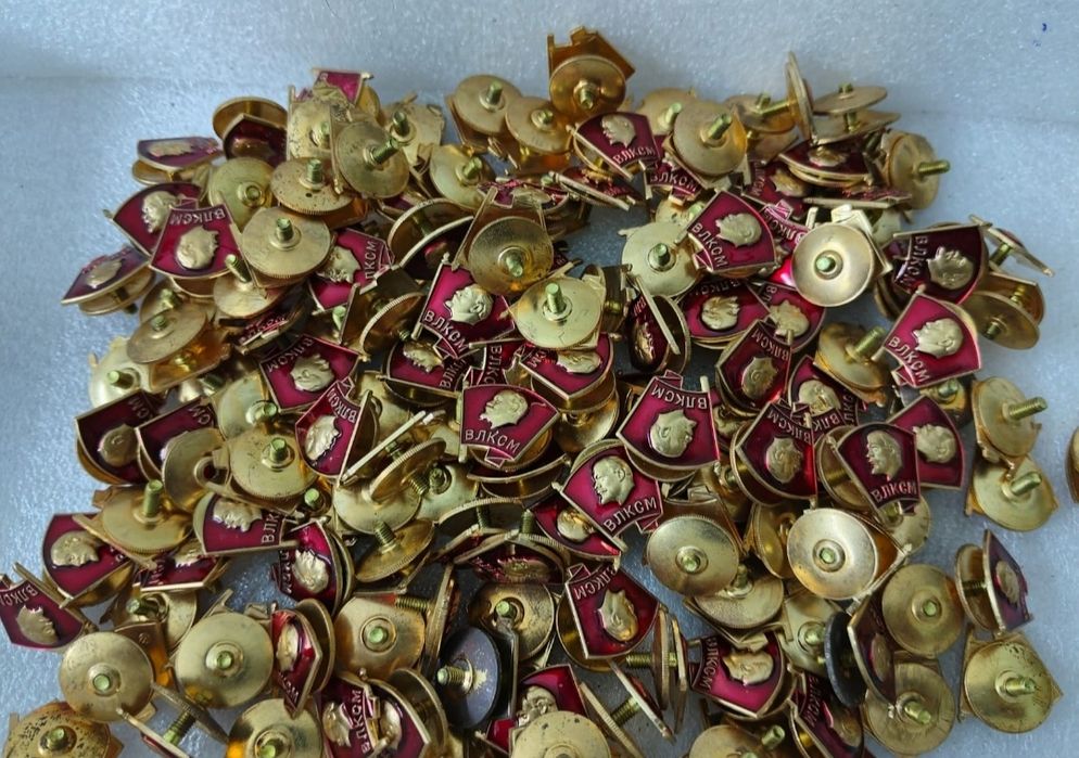 Знаки ВЛКСМ, новые СССР.