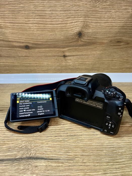Canon EOS R50 с обектив 18-150mm