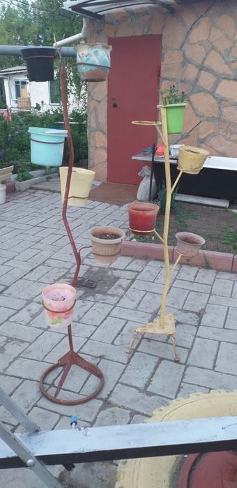 Подставки для цветов.