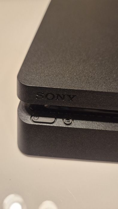 Vând PlayStation PS4
