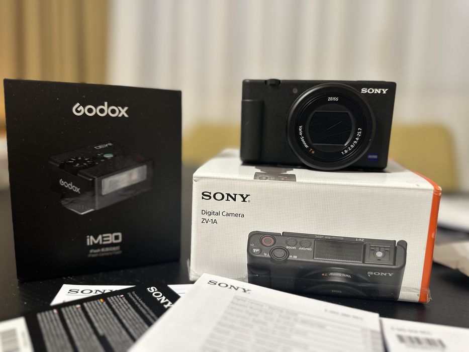 Sony ZV-1A + микрофон + карта + ПОДАРЪК светкавица Godox