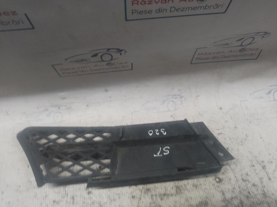 grila proiector stanga bmw 320 e90 2009