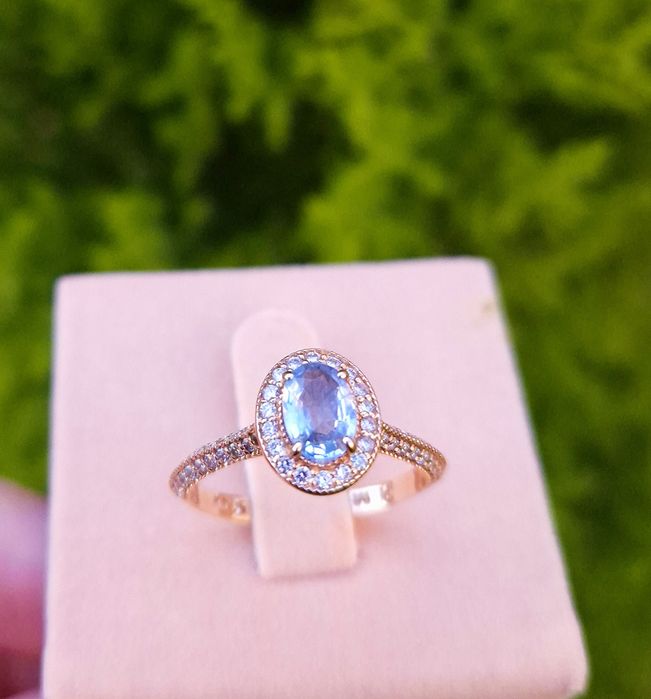 Inel din aur cu safir si diamante naturale certificat international
