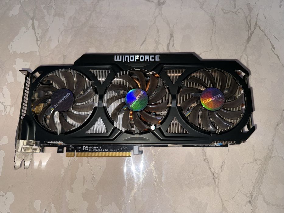 Срочно продам Gigabyte GeForce GTX 770 2GB GDDR5 Windforce 3X.