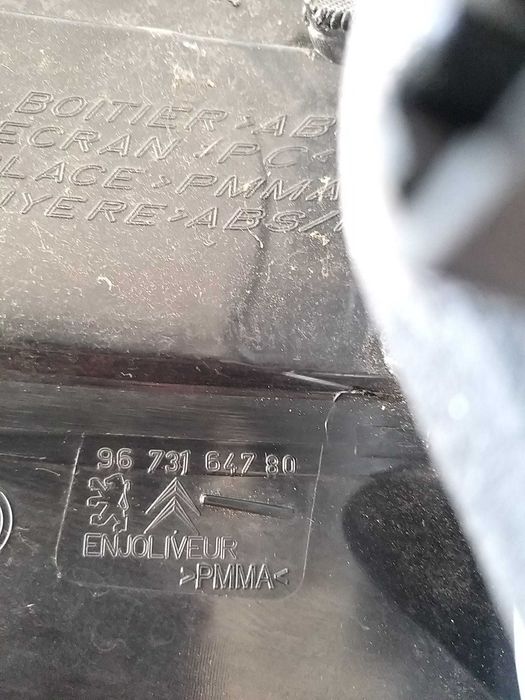 Stop tripla lampa dreapta fumuriu aripa citroen c4 picasso 1 96 73164780