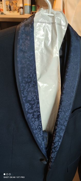 Costum elegant barbatesc