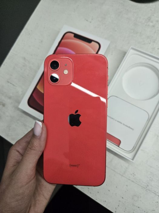 Iphone 12 червен