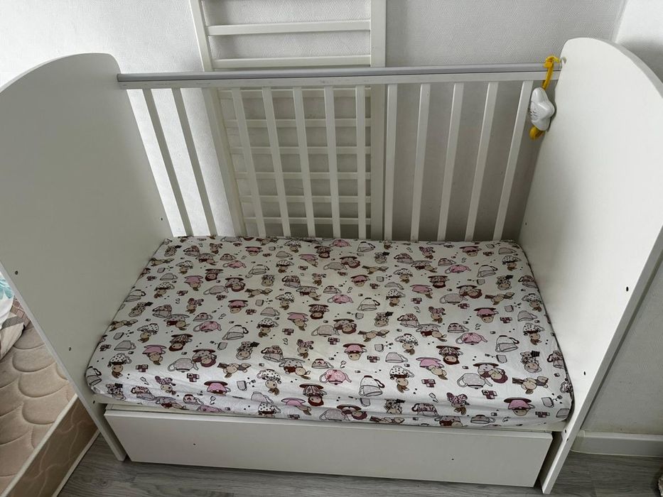 Детская кроватка