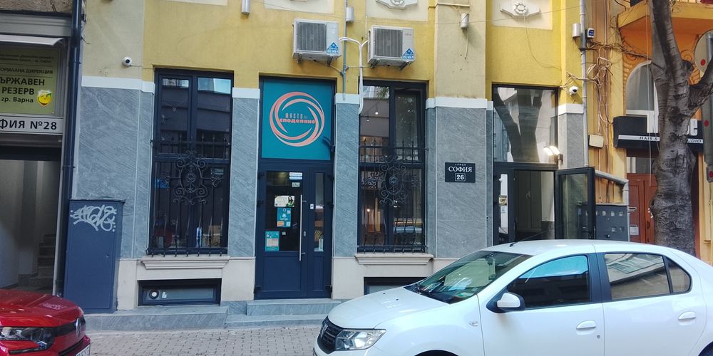 Под наем търговско помещение