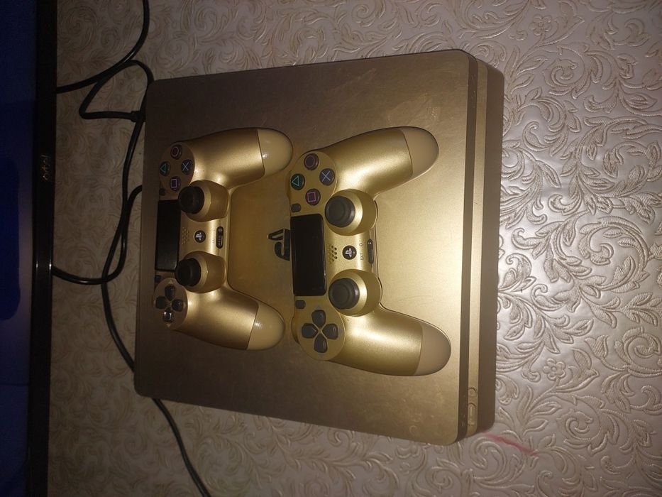 Pleystation 4 slim