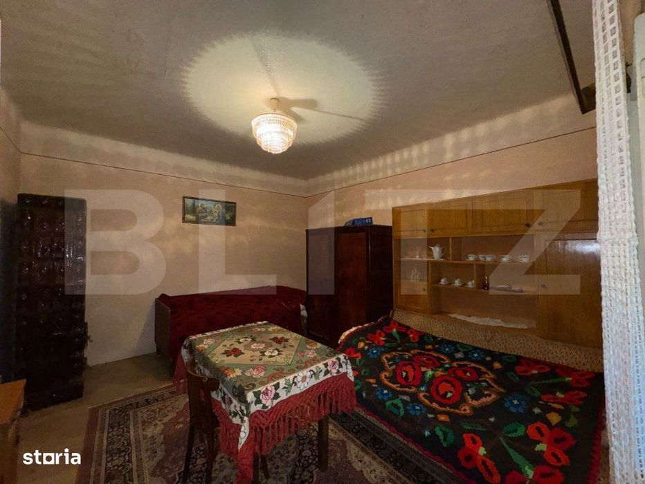Casa de vanzare, cu 2 camere, 120 mp + teren de 1207 mp, zona Carastau
