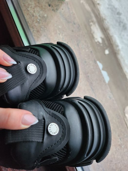 Дамски спортни обувки